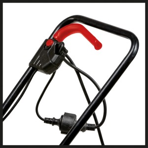 Detailaufnahme: Bedienelemente und Kabel des Einhell GC-EM 1032 Elektro-Rasenmähers.
