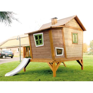 Axi Spielhaus Emma mit Rutsche, braun/grün, mit schrägen Fenstern und Schornstein.