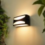 Moderne anthrazitfarbene Eco-Light Aussenwandleuchte Leipzig mit Lichtschein.