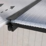 Detailaufnahme der Palram Olympia Terrassenüberdachung in Anthrazit mit klaren Doppelstegplatten.