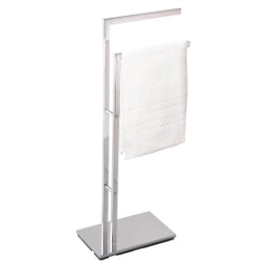 Freistehender MSV Handtuchständer Santa Catarina aus verchromtem Stahl mit Handtuch.