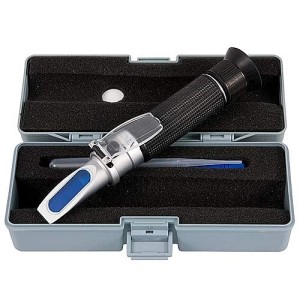 PCE Instruments Refraktometer 0100 für Salzgehalt in Aufbewahrungsbox.