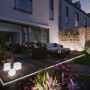 Paulmann Outdoor Neon Stripe: RGB LED-Streifen beleuchtet Terrasse und Garten mit farbigem Licht.