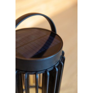 Schwarze Lutec Solar Tischleuchte Kozy mit Gitterstruktur und Tragegriff, Ø 13,7 cm.