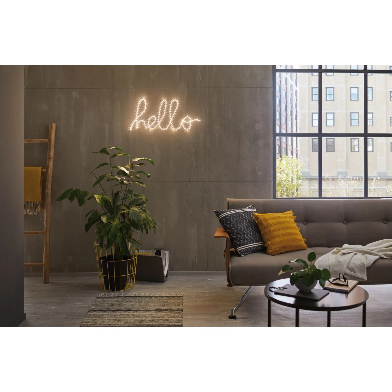 Paulmann FlexLED 3D Basis-Set als Leuchtschrift "Hello" im Wohnraum, warmweiß.