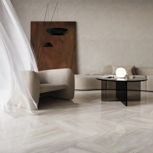 Verlegtes Feinsteinzeug Opus, 60x60 cm, glasiert und poliert, im Wohnraum.