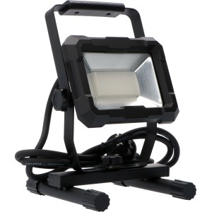 Schwarzer LED-Baustrahler (30W, 2500lm, 4000K, IP65) mit Kabel und robustem Gestell.