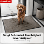 Beige Floordirekt KARAT Schmutzfangmatte mit Hund im Eingang. Fängt Schmutz & Feuchtigkeit. Waschbar, rutschfest, 100x150 cm.