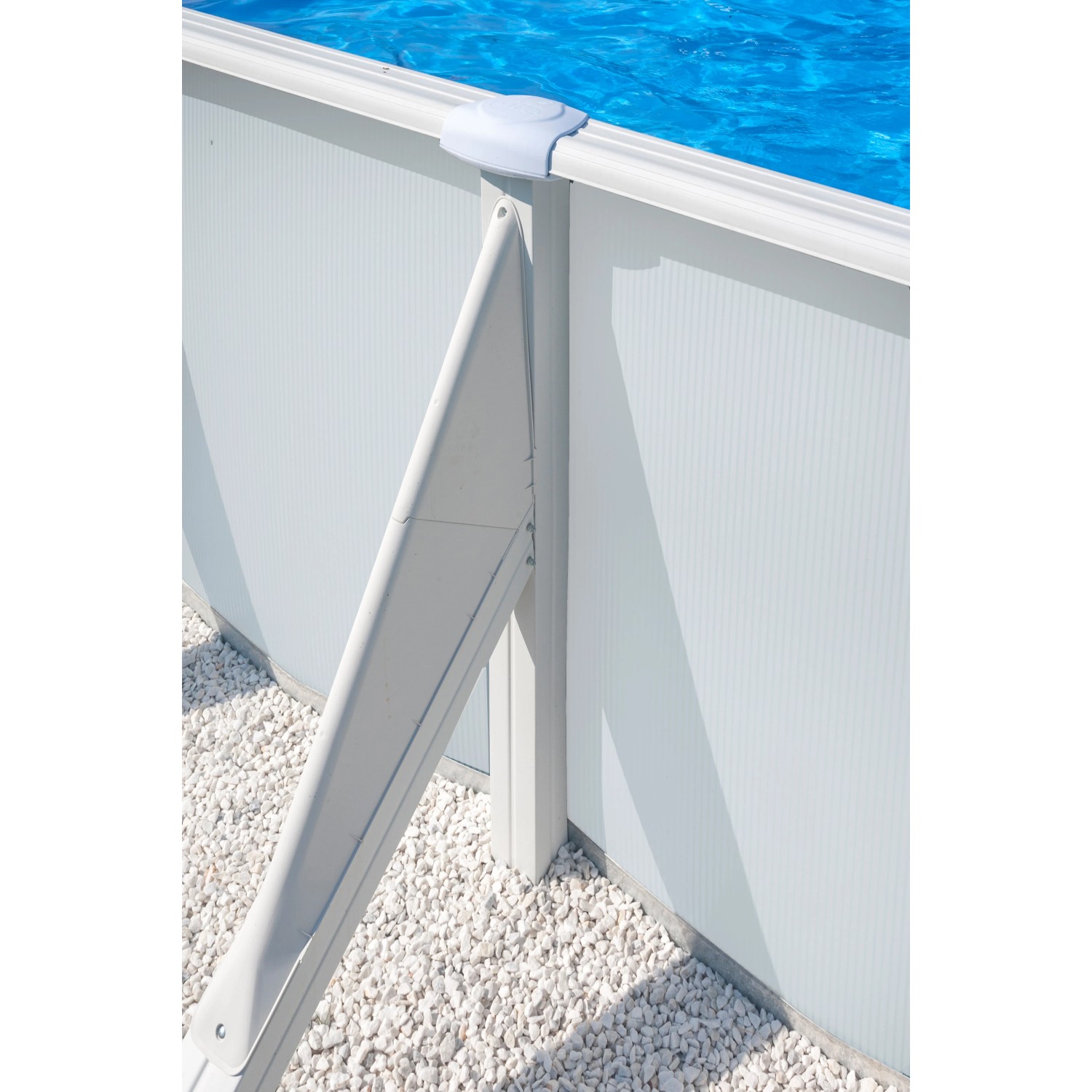 Detailansicht des weißen Gre Stahlwand-Pool Atlantis, ovale Form, Stützstruktur.