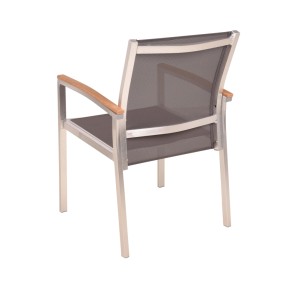 DELUKE Gartenstuhl EMIL, 2er Set, brauner Stapelstuhl mit Teak-Armlehnen und silbernem Gestell.