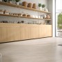 Egger Aqua-Laminat ELF676 NatureSense Calvia Stein Sandgrau im Raum verlegt.