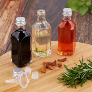 Relaxdays Miniflaschen, 25er Set, aus Glas, transparent, mit Trichter und Schraubdeckel.