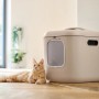 Rotho Katzentoilette Biala XL in Cappuccino mit Katze davor.