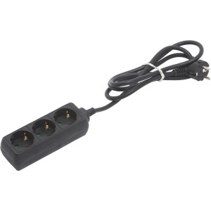 Schwarze 3-fach Steckdosenleiste mit 1,4 m Kabel für den Innenbereich.