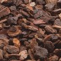 Nahaufnahme von grober OBI Pinienrinde (Palette). Ideal zur Beetabdeckung und als Mulch.