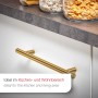 SOTECH Stangengriff G17 goldfarben aus Edelstahl an weißer Küchenschranktür. Moderner Möbelgriff für Küche & Wohnbereich.