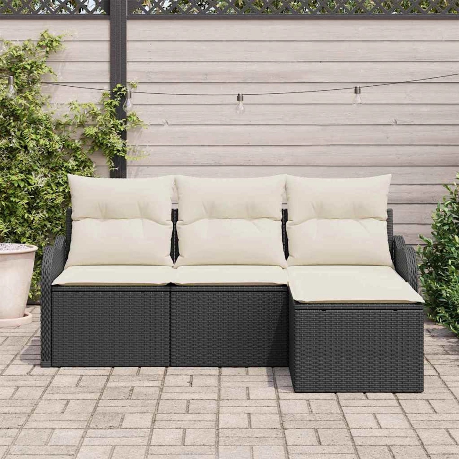 Schwarzes 4-teiliges Garten-Sofa-Set aus Rattan mit hellen Kissen von vidaXL.