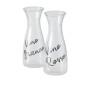 Zwei transparente Boltze Cucina Karaffen aus Glas, je eine mit Aufschrift 'Vino Bianco' und 'Vino Rosso'.