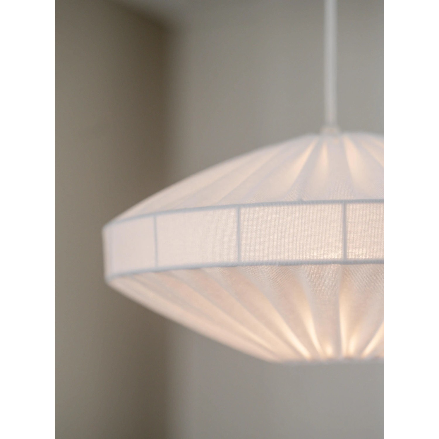 Weiße PR Home Edith Pendelleuchte im skandinavischen Design für Lampen & Leuchten.