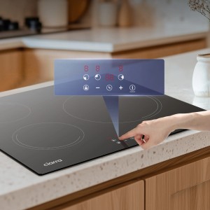 Schwarzes CIARRA Induktionskochfeld 60 cm mit Touch-Bedienfeld in einer Küche.