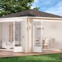Unbehandeltes Alpholz Gartenhaus Sunshine mit Spitzdach und geöffneten Doppeltüren.