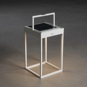 Weiße Konstsmide LED Solarlaterne Portofino, moderne Außen-Dekoleuchte mit Tragegriff.