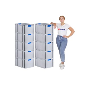 PROREGAL Spar Set: 10 graue Euroboxen mit blauen Griffen und Deckel, gestapelt.