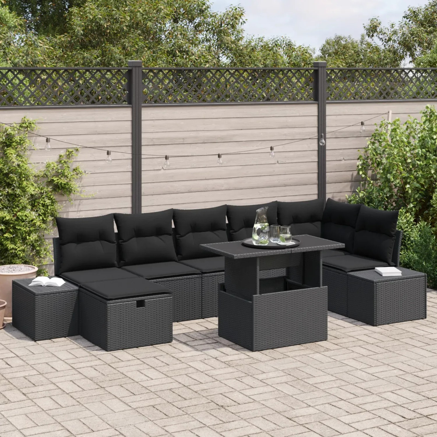 Schwarzes 8-tlg. vidaXL Garten-Sofa-Set aus Poly Rattan mit verstellbarem Tisch für Terrasse und Garten.