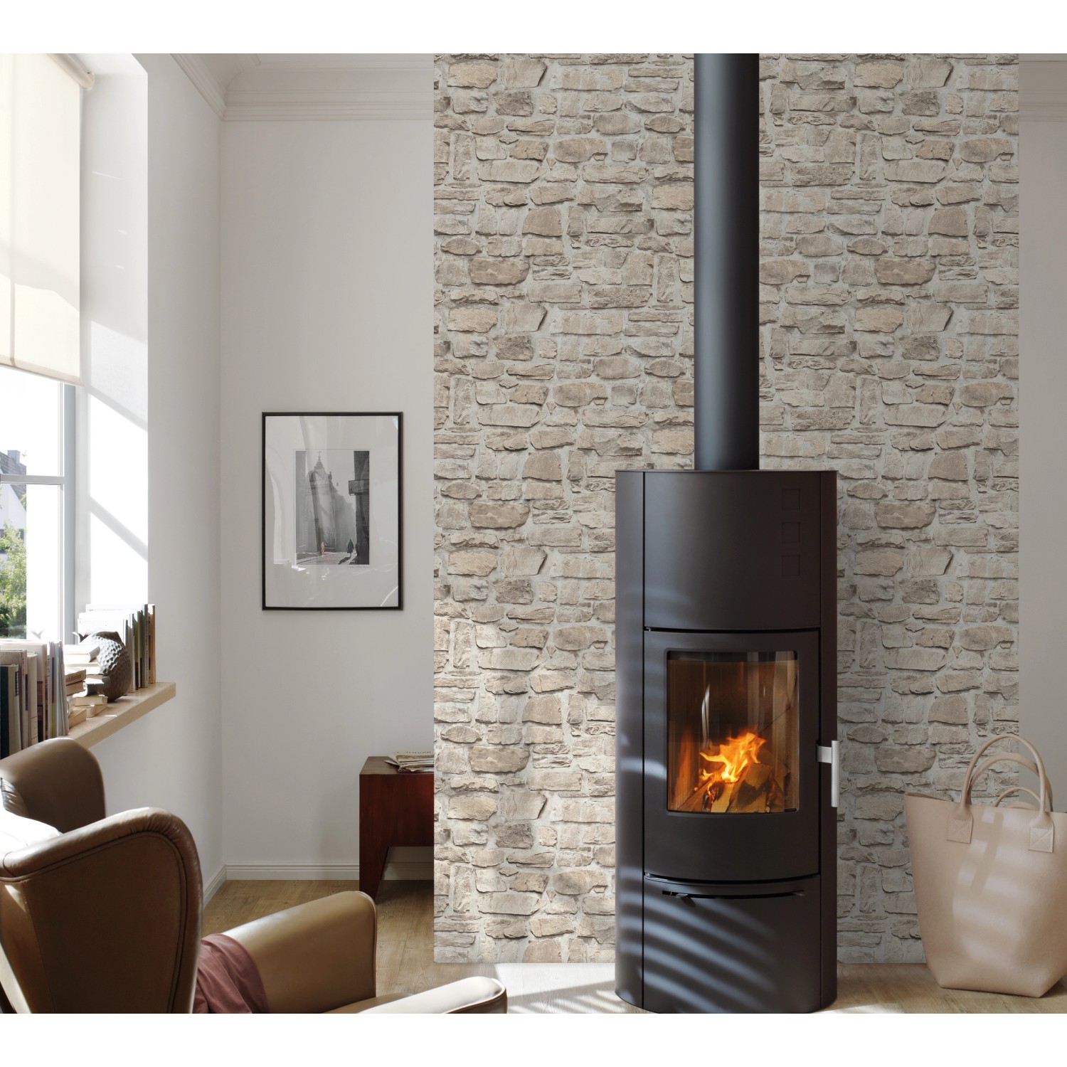 Wohnraum mit A.S. Création Vliestapete Il Decoro Stein Beige-Grau und Kaminofen.