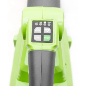 Detailaufnahme: Bedienelemente des Zipper Akku-Laubbläsers ZI-LBR 40 V mit Start/Stop Knopf.