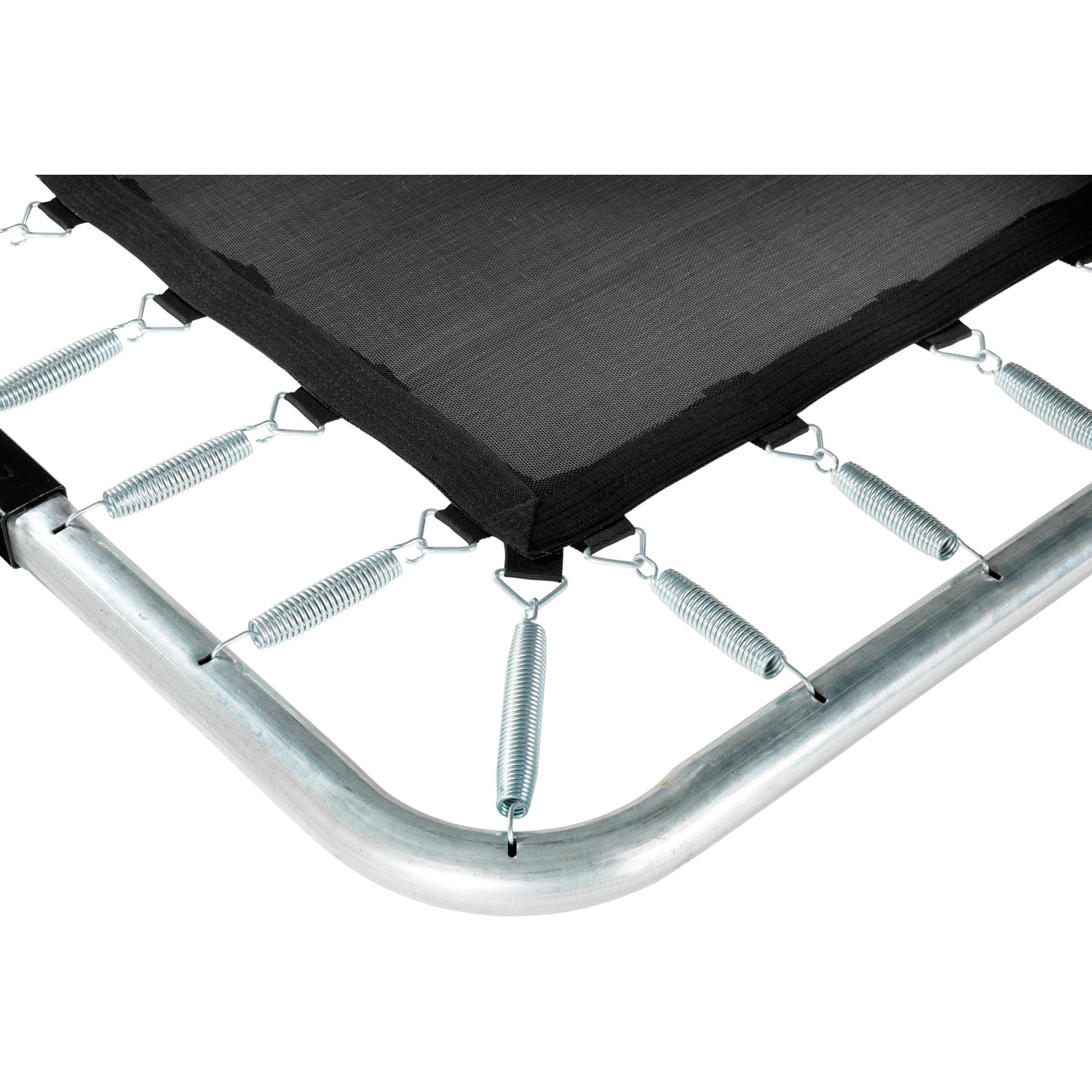 Detailaufnahme des schwarzen EXIT Silhouette Trampolins (214x305cm) mit Federn und Rahmen.