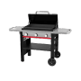 Weber Gasgrill Slate GPD Premium Plancha 71 cm, schwarz, mit 3 Brennern und Ablagetischen.
