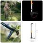 Fiskars Unkrautstecher Ergonomic: Unkrautentferner mit langem Griff und vier Krallen.