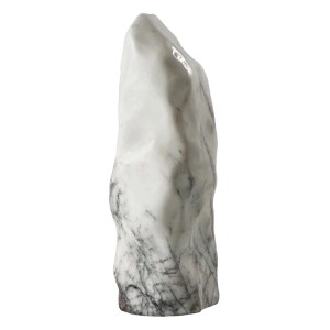 Weißer, polierter Marmor-Monolith (Höhe 60-90 cm) mit grauen Adern für die Gartengestaltung.