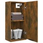 Offener Wand-Badschrank in Räuchereiche Optik mit Handtüchern und Toilettenpapier.