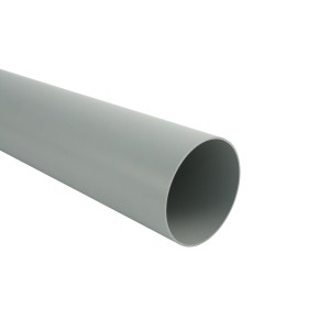 Graues Marley Fallrohr DN 100, 2,5 m lang, für die Dachentwässerung.