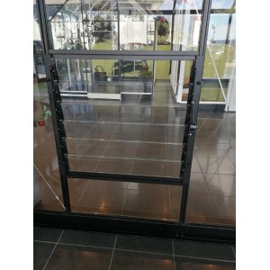 Halls Lamellenlüfter in Schwarz für Qube & Qube+ Gewächshäuser, sorgt für optimale Belüftung.