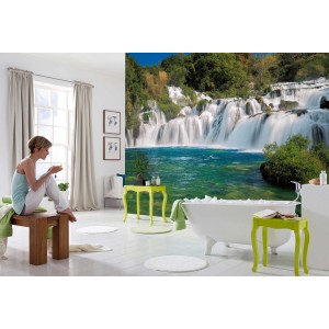 Komar Fototapete Krka Falls im Badezimmer mit Wasserfall-Motiv, 368x254 cm.