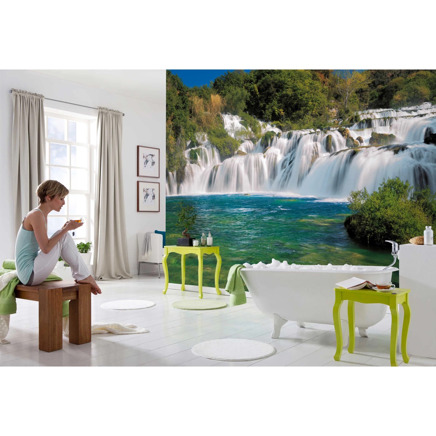 Komar Fototapete Krka Falls im Badezimmer mit Wasserfall-Motiv, 368x254 cm.