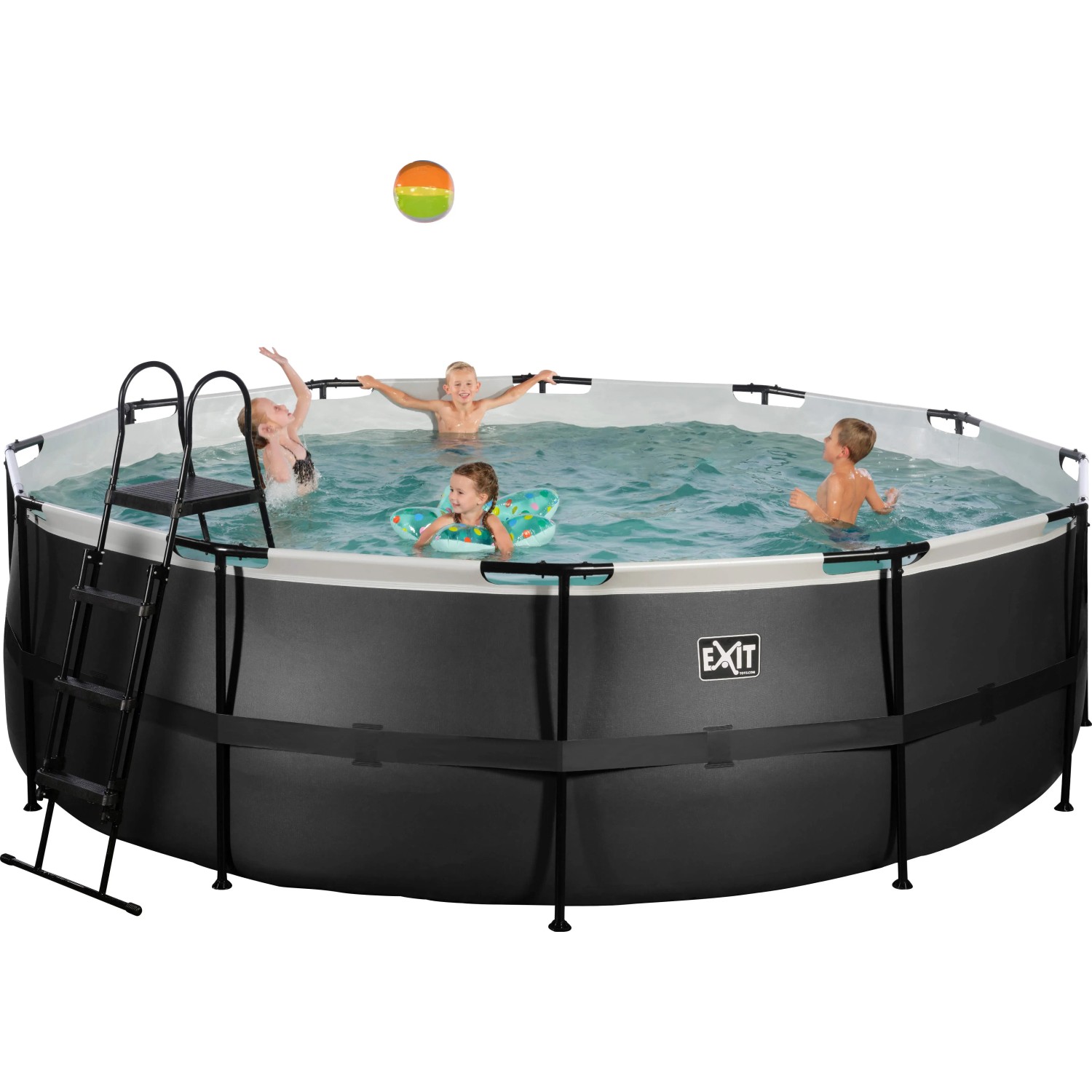 Schwarzer Exit Pool mit Leiter und spielenden Kindern. Stahlrahmenpool mit Sandfilterpumpe.