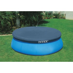Intex Abdeckplane auf blauem Easy-Pool Rundbecken Ø 305 cm im Garten.