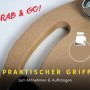 Detailaufnahme Transportroller mit Griff aus MDF-Holz, Teil des 10er Sets MegaDeal.