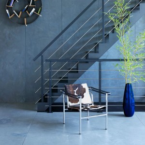 Kordo Treppengeländer Set aus Stahl und Metall, schwarz, mit Handlauf Universo vor Treppe.