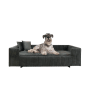 Graues Cord Hundesofa mit Hund. Gepolstertes, breites Hundebett mit abnehmbarem Bezug.