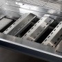 Innenansicht Buschbeck Outdoorküche Brighton mit Edelstahl Grillrost und Brennerabdeckung.