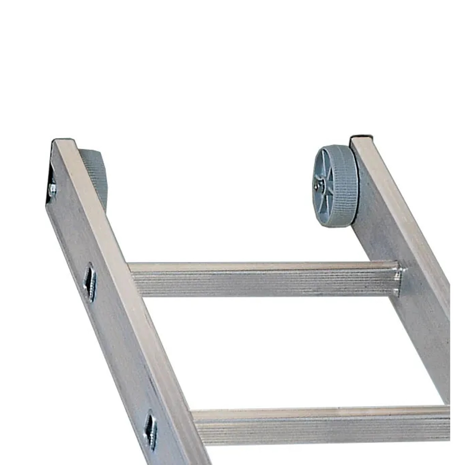 Detailaufnahme der Euroline Premium Schiebeleiter mit Wandrollen für leichtes Ausschieben.