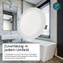 Runde, weiße LUXULA LED Einbauleuchte im Badezimmer, Lichtfarbe einstellbar.
