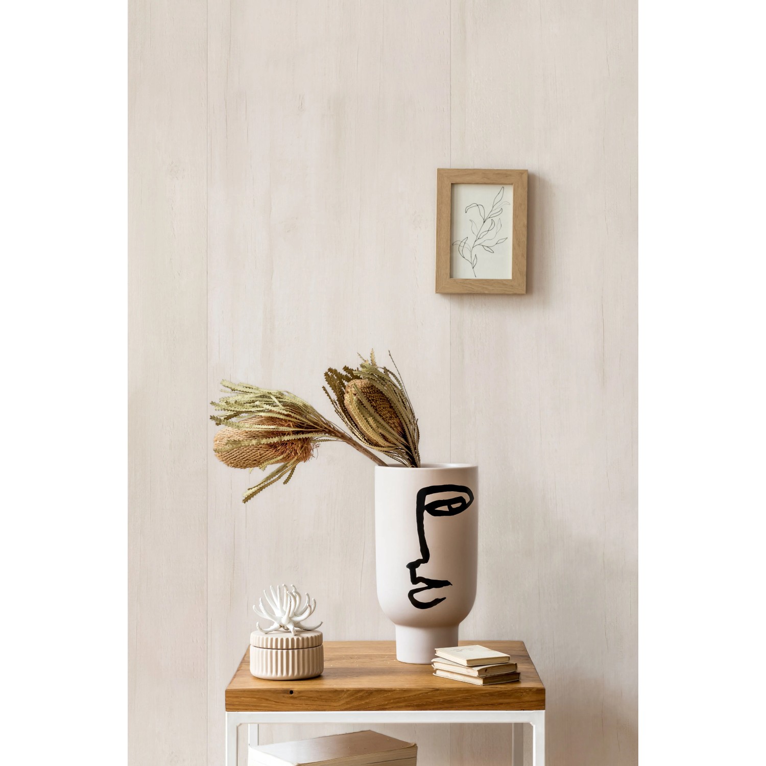 Beige Wandpaneele in Holzoptik von Grosfillex, 260x37,5 cm, als Dekoelement im Raum.