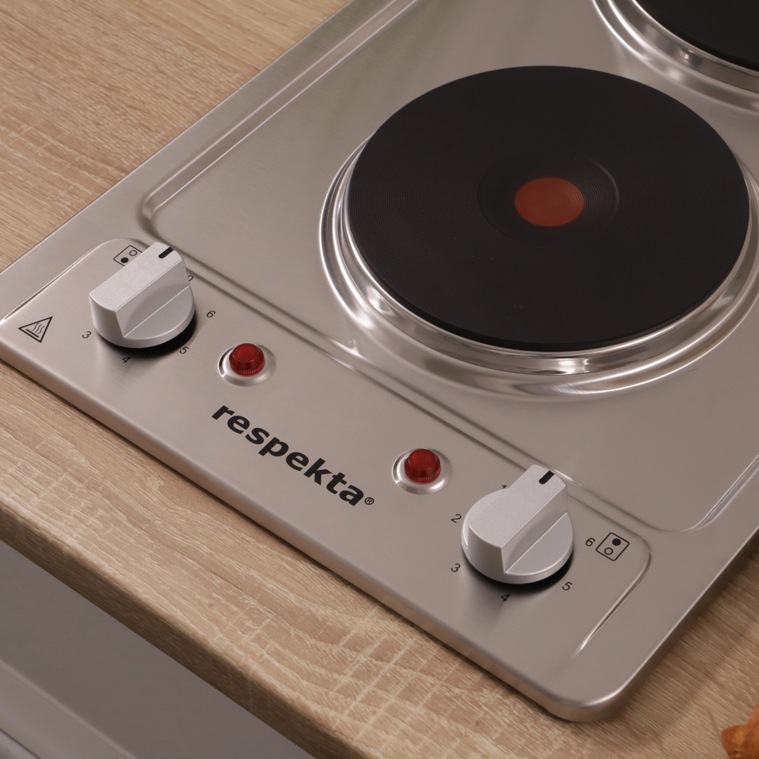 Respekta Domino-Kochfeld KM9111EN aus Edelstahl mit 2 Kochmulden und Bedienknöpfen.