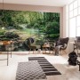 Komar Vlies Fototapete Tranquil Pool (400x250 cm) im Wohnraum mit Bachlauf und grüner Natur.